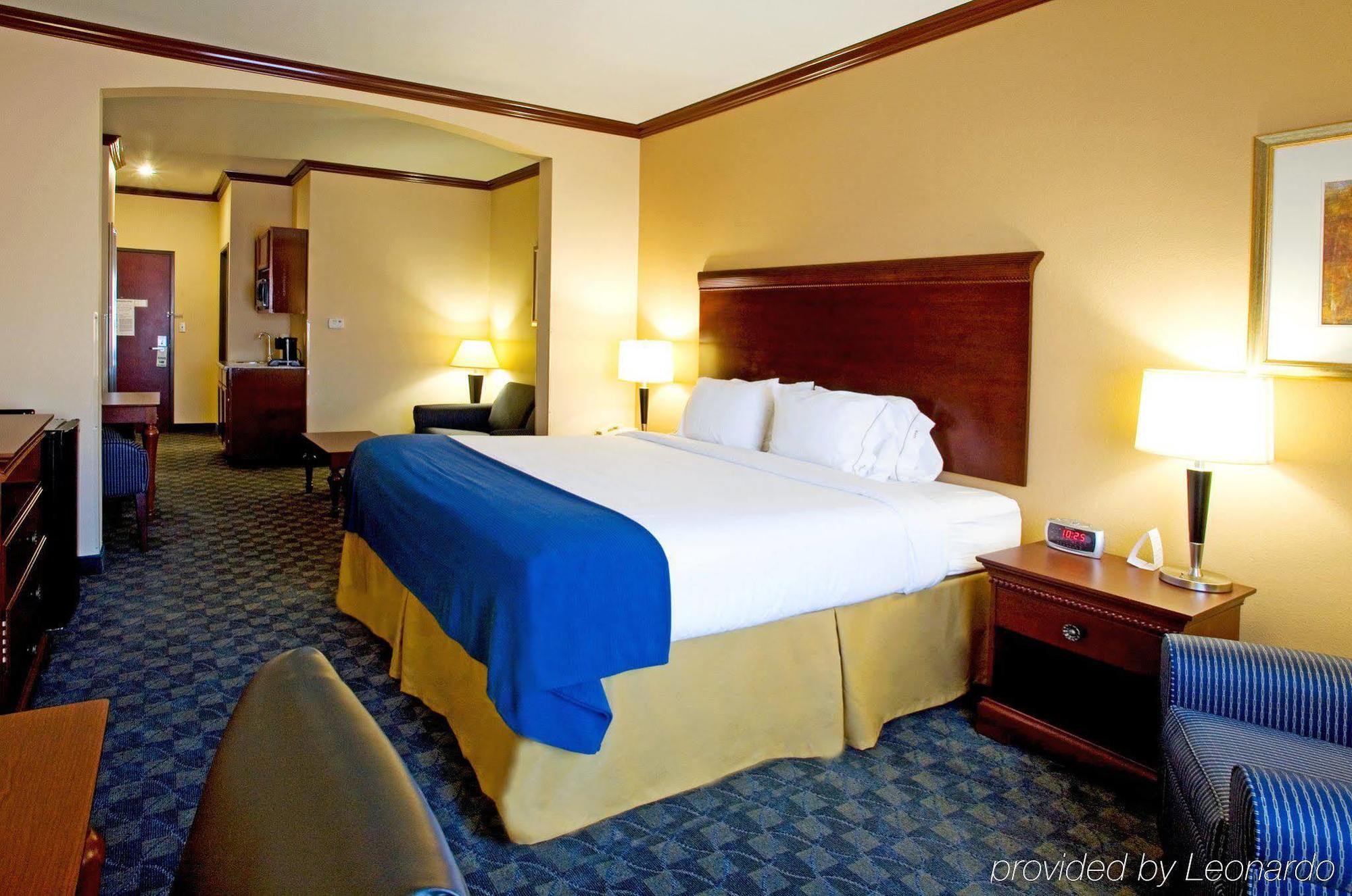 Holiday Inn Express Hotel And Suites Falfurrias Bilik gambar