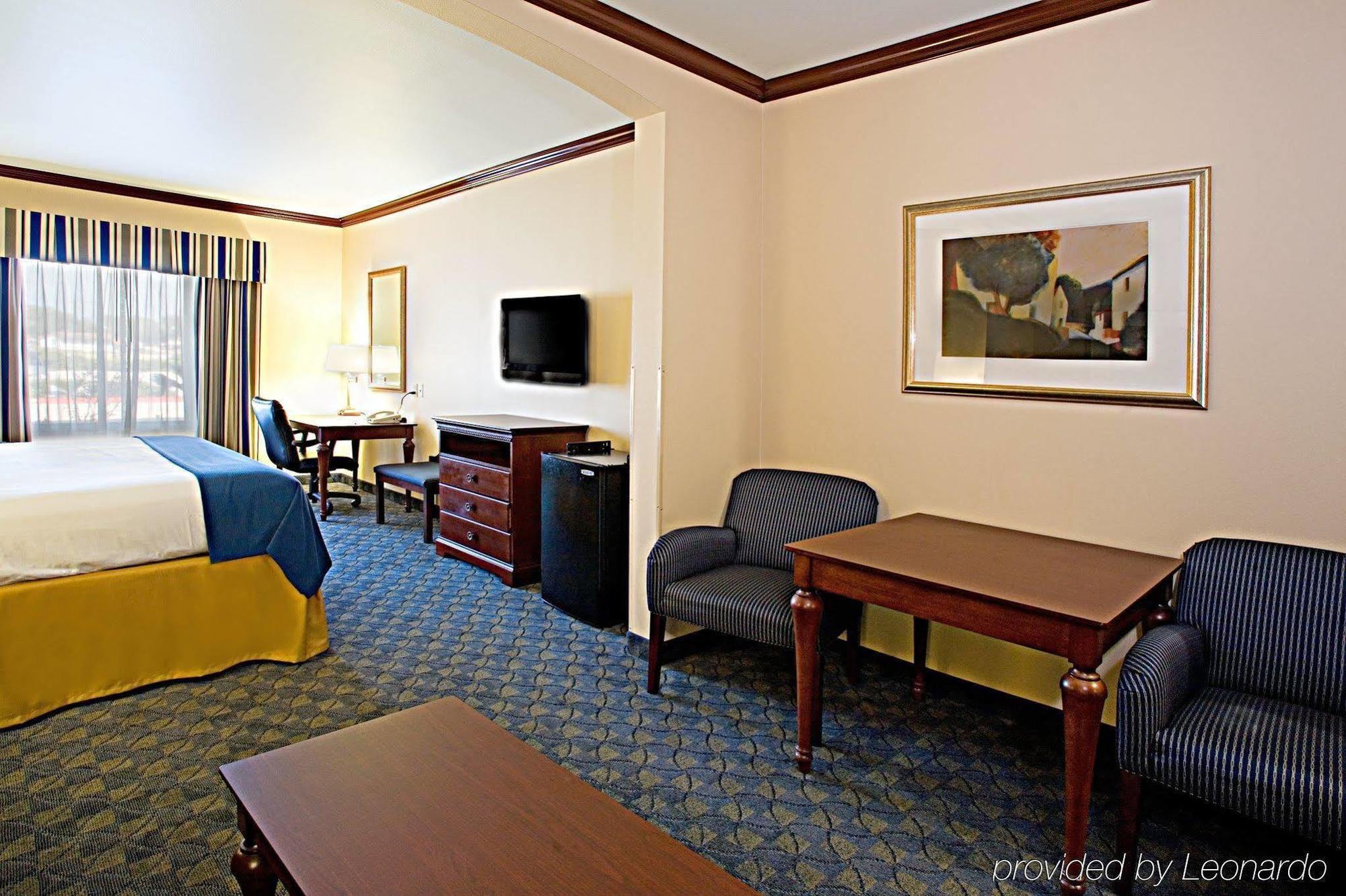 Holiday Inn Express Hotel And Suites Falfurrias Bilik gambar
