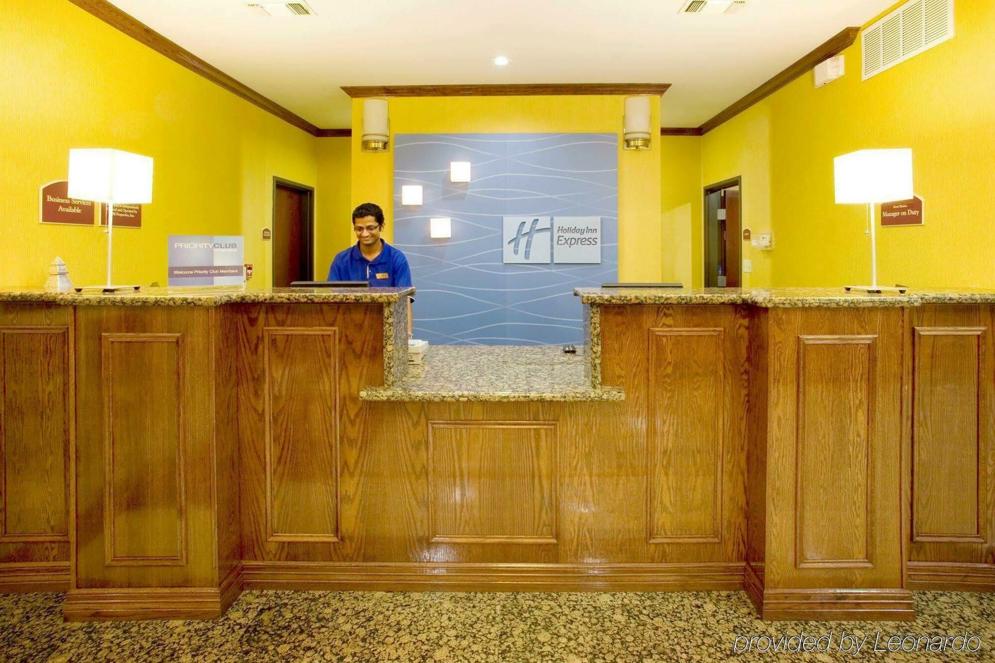 Holiday Inn Express Hotel And Suites Falfurrias Dalaman gambar